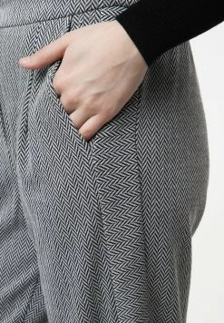 Madam-T HOSE VALERY - Pantalon Classique - Grau 11 Madam-T HOSE VALERY - Pantalon Classique - Grau -Madam-T Soldes 2022 0e5ef48ca15143f7b2d443c6d7ef0bb2