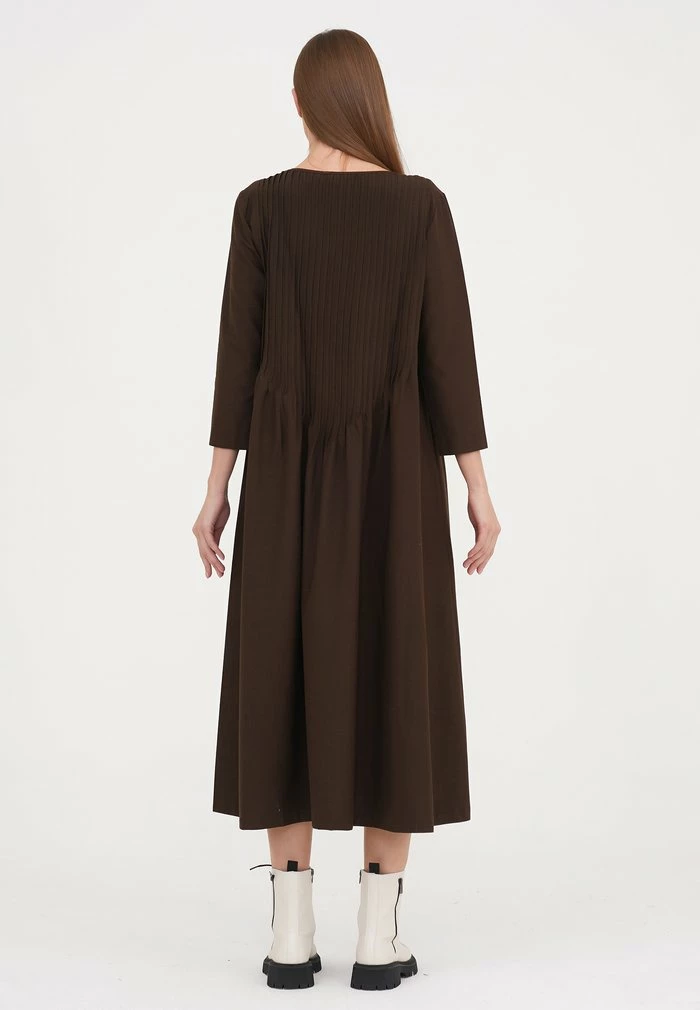 Madam-T DARI - Robe De Jour - Bro Strudn 3 Madam-T DARI - Robe De Jour - Bro Strudn – Image 3