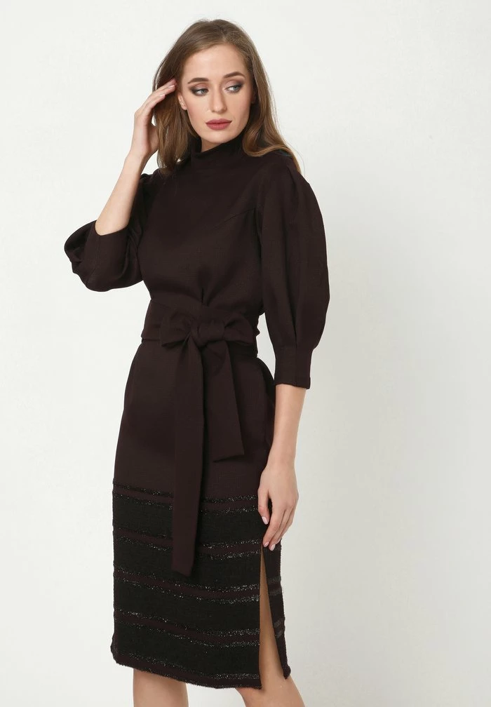 Madam-T MARENA - Robe Fourreau - Pflaume Schwarz 1 Madam-T MARENA - Robe Fourreau - Pflaume Schwarz