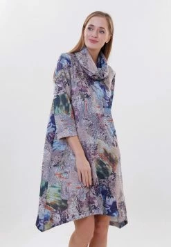 Madam-T SAPPHIRE - Robe Pull - Beige/blau -Madam-T Soldes 2022 14c4a75578ec4221b4a5ca662645ddb4