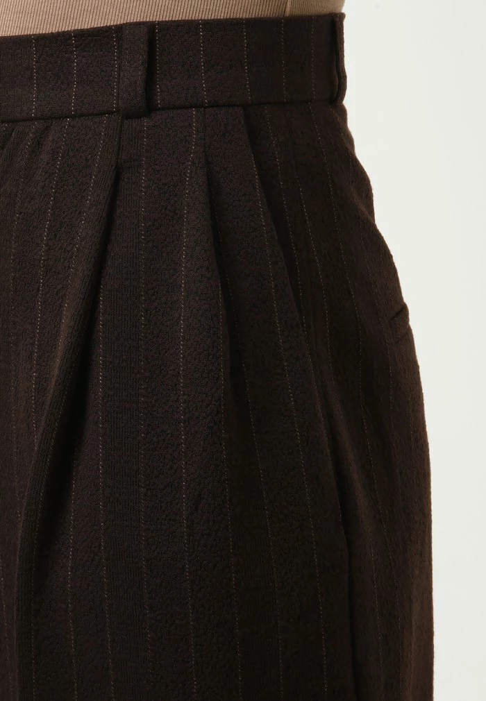 Madam-T KRUZA - Pantalon Classique - Braun 8 Madam-T KRUZA - Pantalon Classique - Braun – Image 8