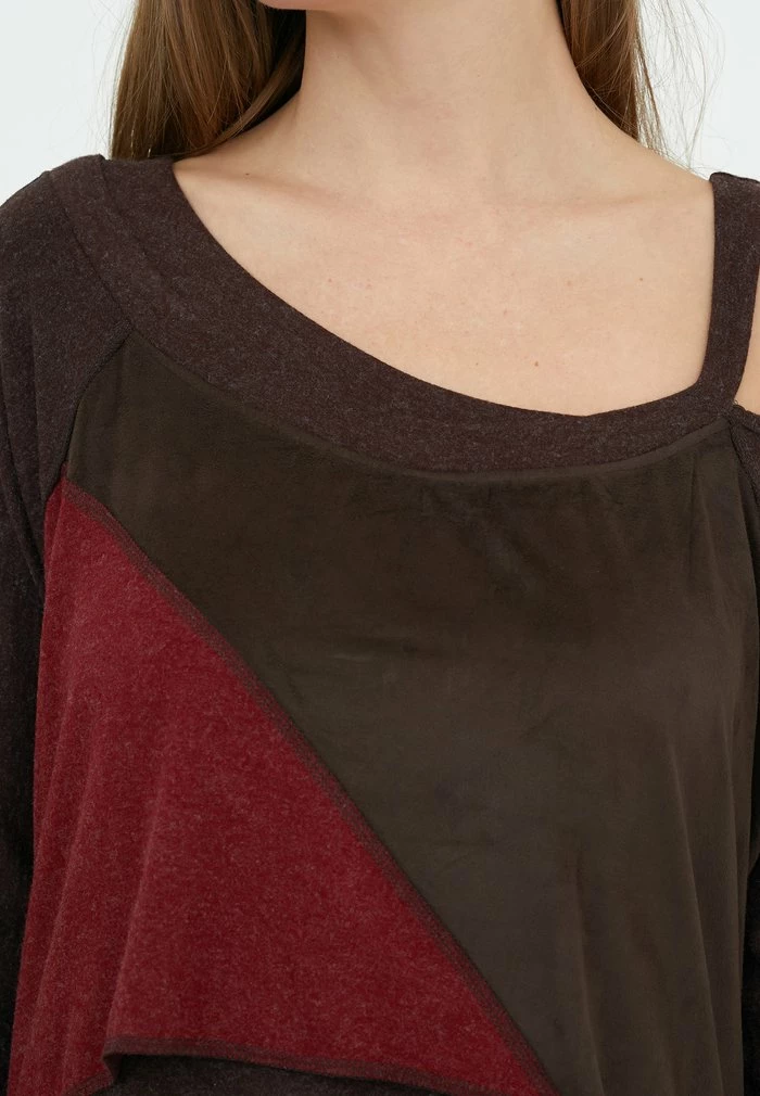 Madam-T KALATANA - Robe De Jour - Die Besetzung, Emanine Red 5 Madam-T KALATANA - Robe De Jour - Die Besetzung, Emanine Red – Image 5