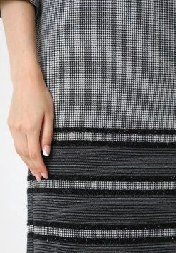 Madam-T IZMIRA - Robe Pull - Grau Schwarz -Madam-T Soldes 2022 20603628613942ebac395e5fb992f076