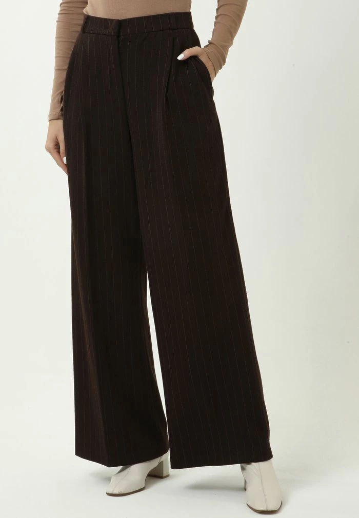 Madam-T KRUZA - Pantalon Classique - Braun 1 Madam-T KRUZA - Pantalon Classique - Braun