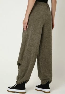 Madam-T AZZERA - Pantalon Classique - Khakifarben -Madam-T Soldes 2022 23f734c2a77a464781f64b15367ba14c