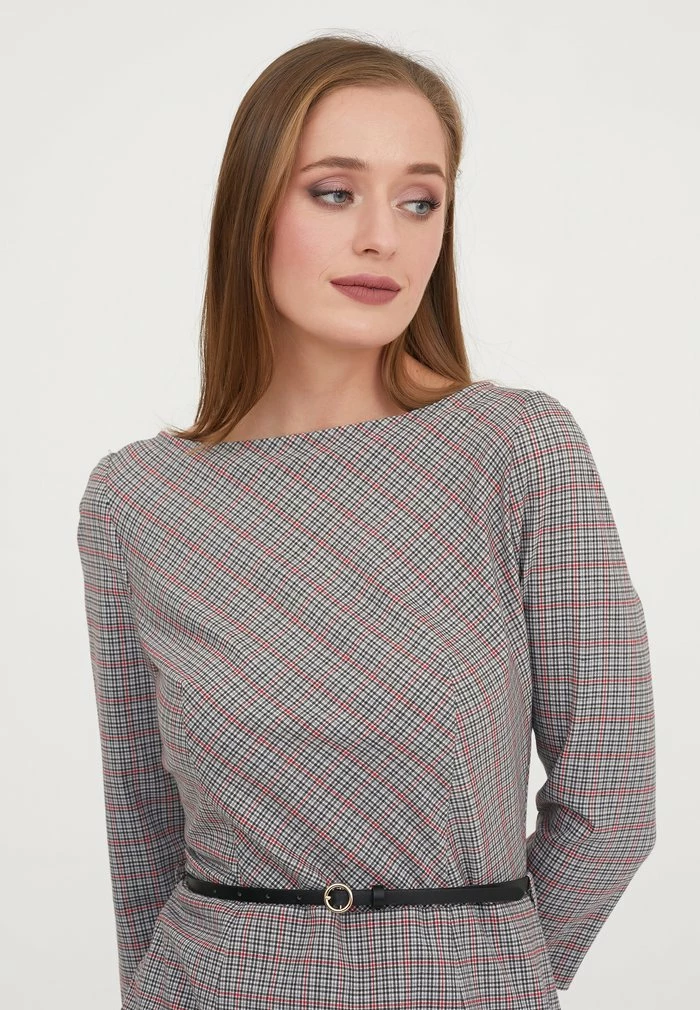 Madam-T MUARA - Robe Fourreau - Grüner Vogel/rosa 5 Madam-T MUARA - Robe Fourreau - Grüner Vogel/rosa – Image 5