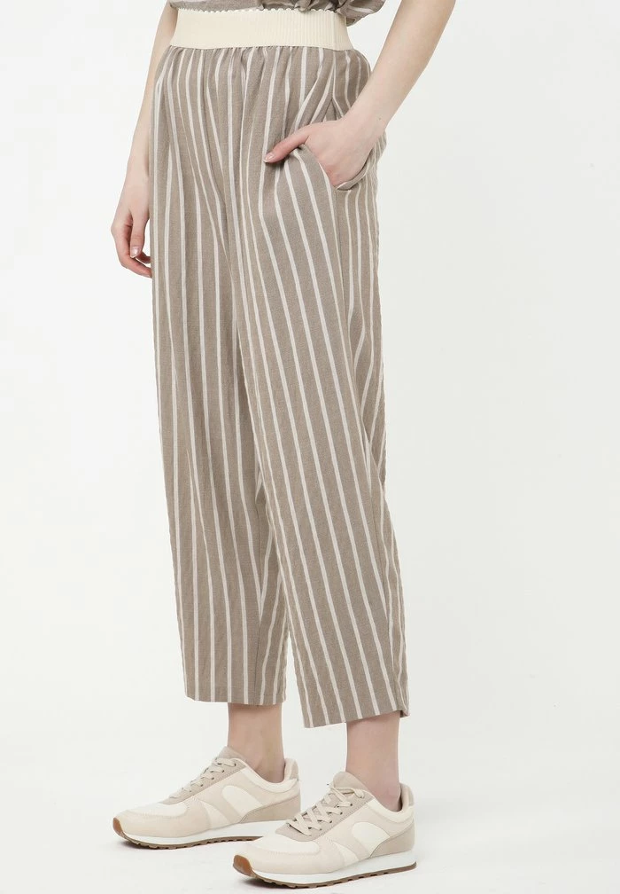 Madam-T CRETA - Pantalon Classique - Hellbraun 5 Madam-T CRETA - Pantalon Classique - Hellbraun – Image 5