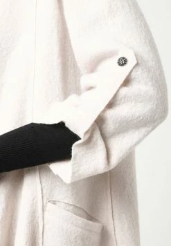 Madam-T FUGA - Gilet - Creme -Madam-T Soldes 2022 2afafa87716740ab9030f247d0cd86f1