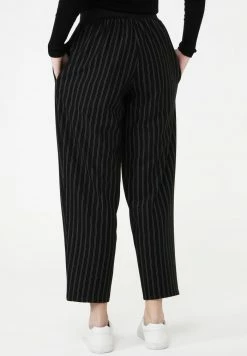 Madam-T Pantalon Classique - Schwarz -Madam-T Soldes 2022 2d8218fb60bd469b812a3fb0ed3ef064