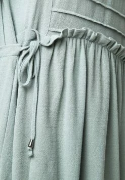 Madam-T Robe De Jour - Grün -Madam-T Soldes 2022 2dbd66d9fc54487ebd4f085a04ee7a11