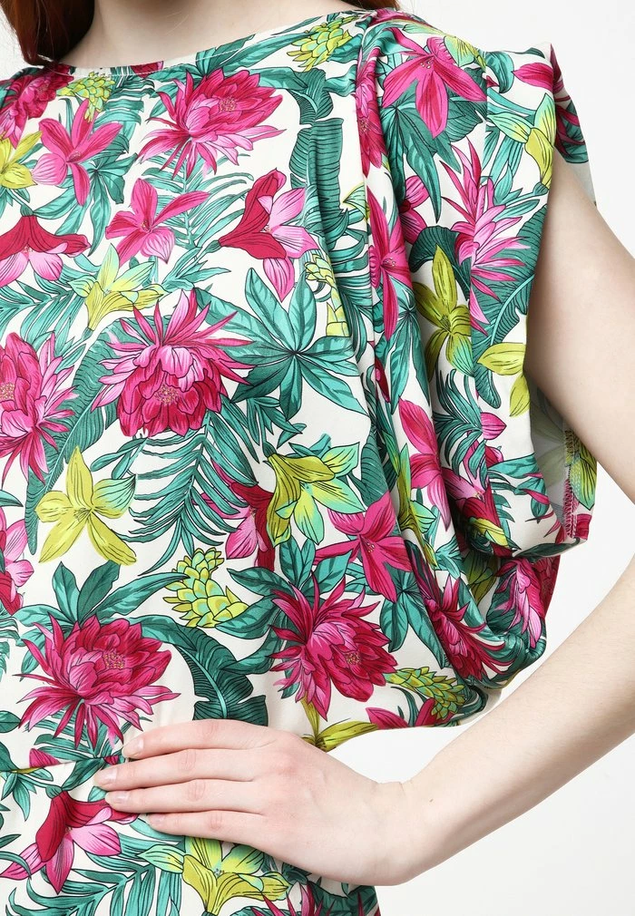 Madam-T Robe De Jour - Milchig Rosa 6 Madam-T Robe De Jour - Milchig Rosa – Image 6