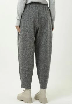 Madam-T HOSE VULA - Pantalon De Survêtement - Black -Madam-T Soldes 2022 3d30be12019749de9ef5f3ddde887382