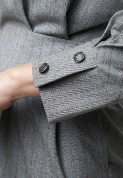 Madam-T Robe De Jour - Grau -Madam-T Soldes 2022 3db6302495d24301a1632f99a24e7d3a