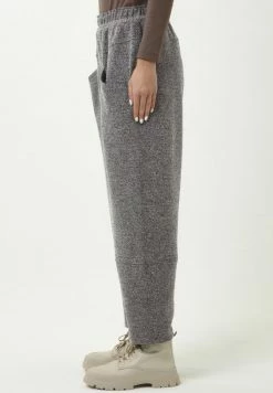 Madam-T HOSE RENE - Pantalon De Survêtement - Grey -Madam-T Soldes 2022 3ff6c6fbaae0436ca956ca5d70f0b415