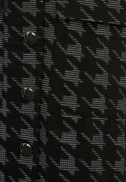 Madam-T ORSOLA - Robe Chemise - Schwarz/weiß 15 Madam-T ORSOLA - Robe Chemise - Schwarz/weiß -Madam-T Soldes 2022 40dd365774574ce98d448a06c0b91046