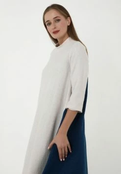 Madam-T Robe Pull - Creme Aqua -Madam-T Soldes 2022 431e7264bb0e4a70bfa9dc5ec5c31858