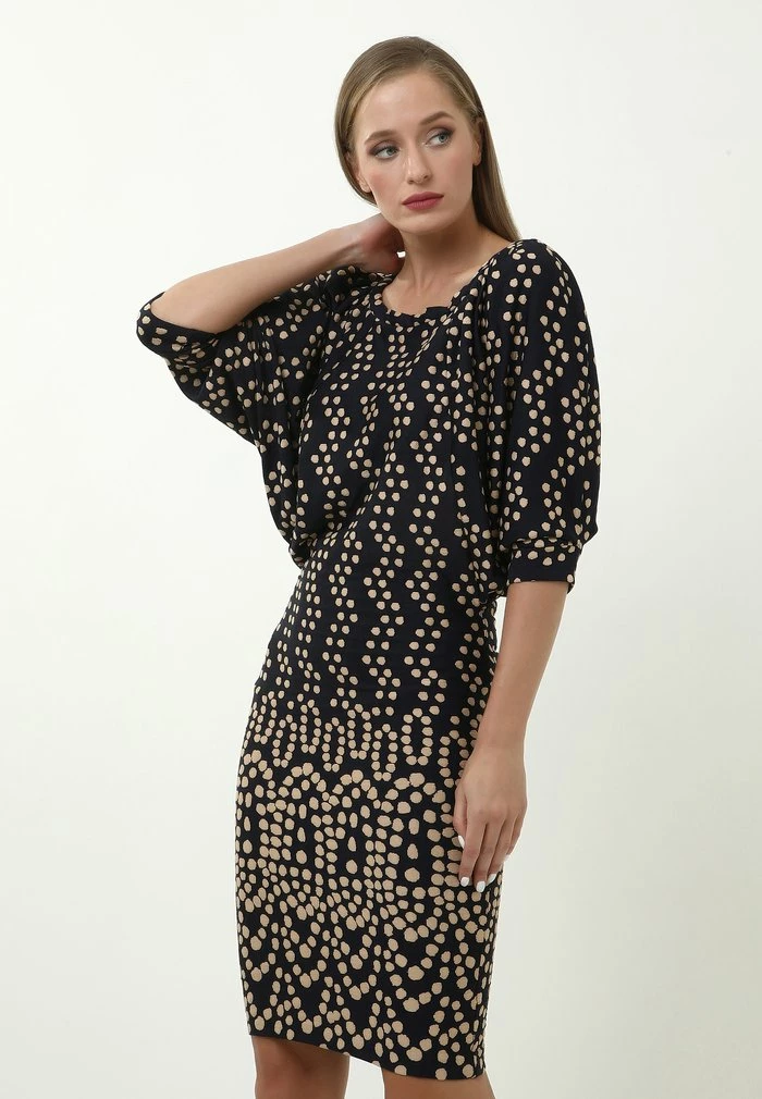 Madam-T Robe Fourreau - Black 1 Madam-T Robe Fourreau - Black