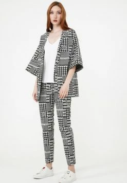 Madam-T Gilet - Weiß Schwarz -Madam-T Soldes 2022 52967ca84b47418995b02f36830c0cfe