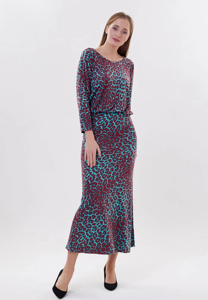 Madam-T GAGRA - Robe Longue - Regie/emanine Red 4 Madam-T GAGRA - Robe Longue - Regie/emanine Red – Image 4