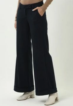 Madam-T CHELSEA - Pantalon Classique - Blau -Madam-T Soldes 2022 5374cde2727045679a159bfc20e81cdf