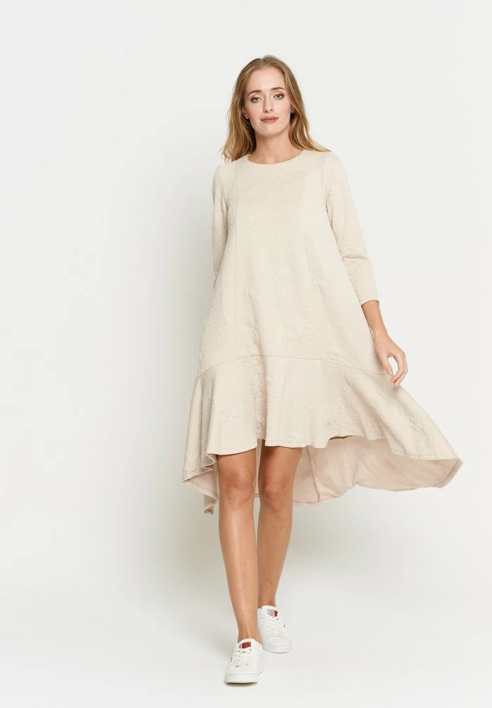 Madam-T MIA - Robe Pull - Sahne 2 Madam-T MIA - Robe Pull - Sahne – Image 2