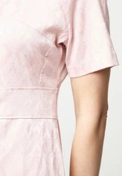 Madam-T Robe De Jour - Rosa -Madam-T Soldes 2022 5b10559bbd2649118e882b7f038c10db