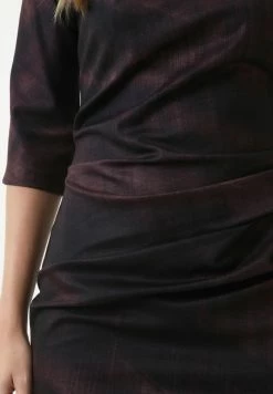 Madam-T PIHTA - Robe Fourreau - Lila, Schwarz 12 Madam-T PIHTA - Robe Fourreau - Lila, Schwarz -Madam-T Soldes 2022 5b4af7f5f4394010b1a599529a994b0d