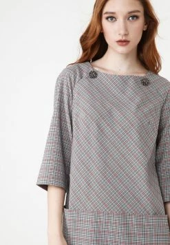 Madam-T FERULE - Robe Fourreau - Grau/ Pink -Madam-T Soldes 2022 5ce27f4788034ed7adbc198949a20f00