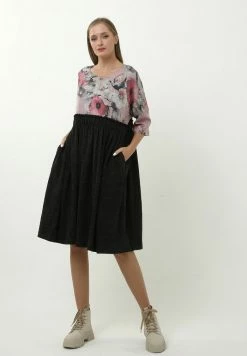 Madam-T KLEID OFELIA - Robe Fourreau - Schwarz 10 Madam-T KLEID OFELIA - Robe Fourreau - Schwarz -Madam-T Soldes 2022 5e152504790e4a2f85a838523fa2464f