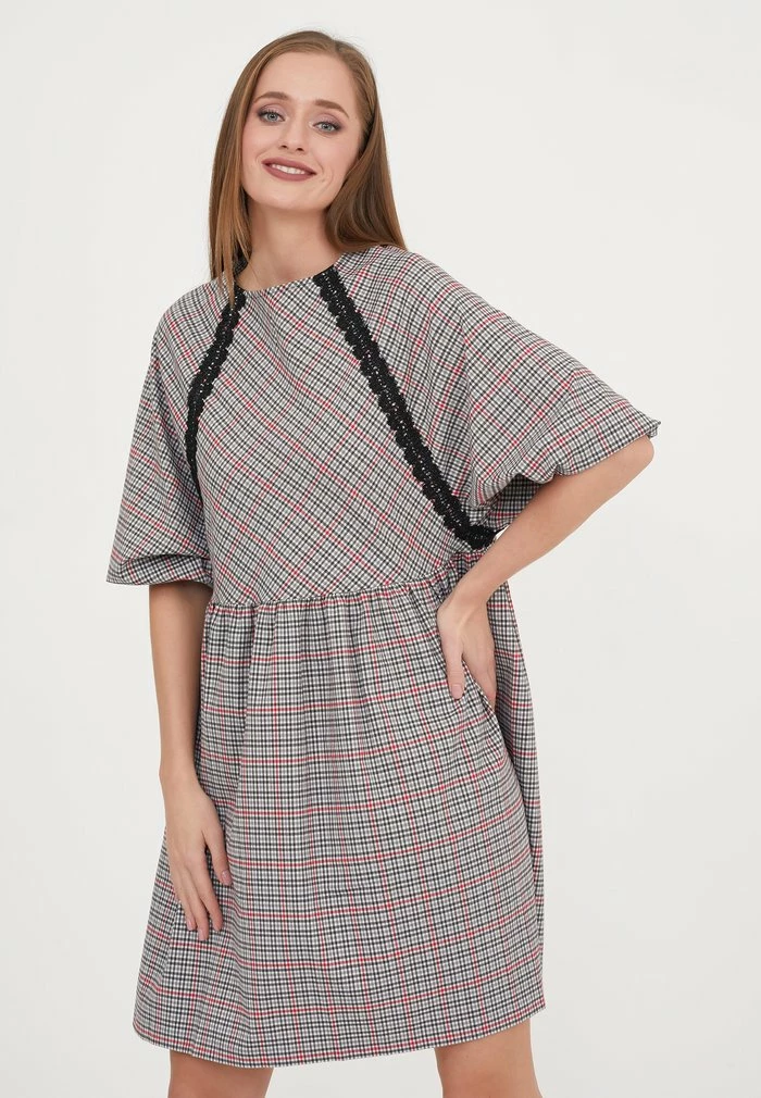 Madam-T ADAMASA - Robe De Jour - Grüner Zig Rot 1 Madam-T ADAMASA - Robe De Jour - Grüner Zig Rot