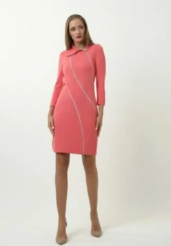 Madam-T MODERN - Robe Fourreau - Coral -Madam-T Soldes 2022 6f1680bd9c8e4ab7b4599feaaa7611bb