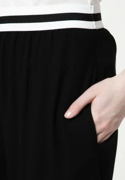 Madam-T Pantalon De Survêtement - Schwarz 16 Madam-T Pantalon De Survêtement - Schwarz -Madam-T Soldes 2022 7006cdd9931c4727a411e87856b06700