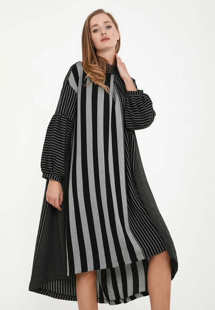 Madam-T Robe De Jour - Grau, Schwarz 1 Madam-T Robe De Jour - Grau, Schwarz