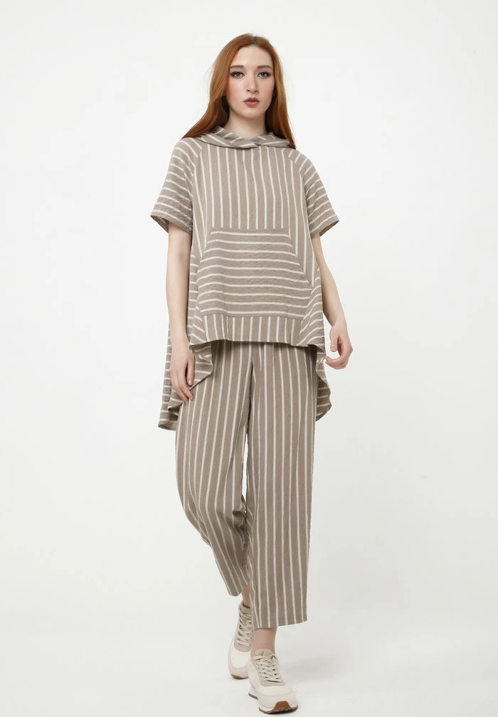 Madam-T CRETA - Pantalon Classique - Hellbraun 2 Madam-T CRETA - Pantalon Classique - Hellbraun – Image 2