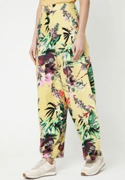 Madam-T Pantalon Classique - Gelbgrün 11 Madam-T Pantalon Classique - Gelbgrün -Madam-T Soldes 2022 74a5cf7093e746beb6fa5244d6d22999