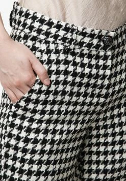 Madam-T Pantalon Classique - Weiß Schwarz -Madam-T Soldes 2022 7a40d53d1f07490887c2443c9c2a31e4