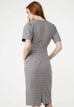 Madam-T Robe Fourreau - Grau Pink 9 Madam-T Robe Fourreau - Grau Pink -Madam-T Soldes 2022 7a84ea9828cf4b34b311b70f2ab6fc0e