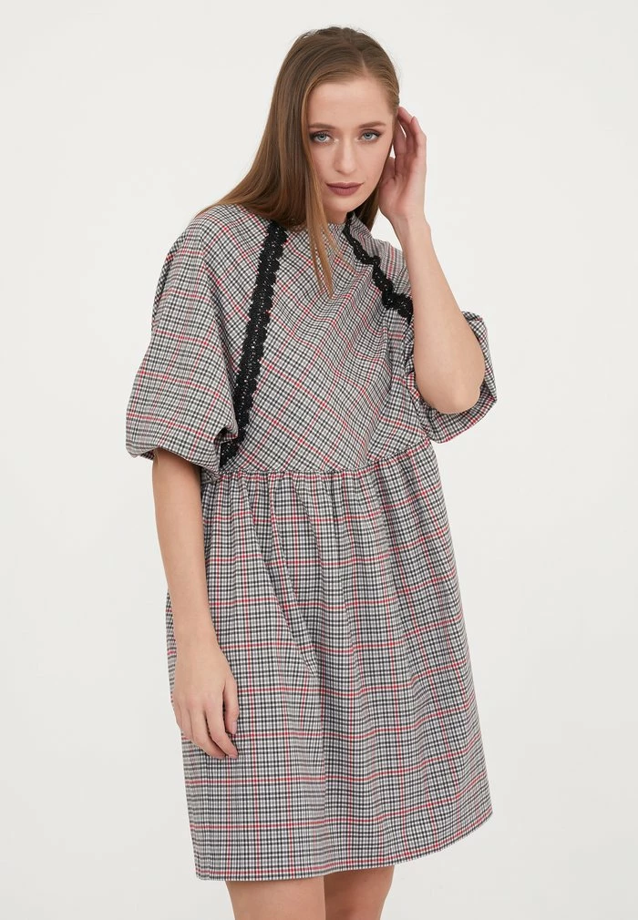 Madam-T ADAMASA - Robe De Jour - Grüner Zig Rot 4 Madam-T ADAMASA - Robe De Jour - Grüner Zig Rot – Image 4