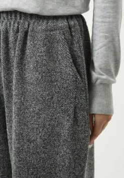 Madam-T HOSE VULA - Pantalon De Survêtement - Black -Madam-T Soldes 2022 8180b80ee1c14ce7930c7552689e707c