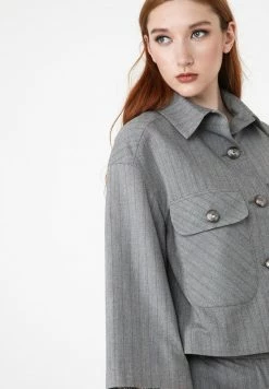 Madam-T Veste Légère - Grau -Madam-T Soldes 2022 81f77c2a5a0b4f4b8bee499c6e37dd8d