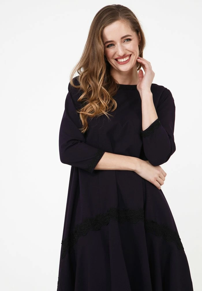 Madam-T Robe De Jour - Pflaume 4 Madam-T Robe De Jour - Pflaume – Image 4