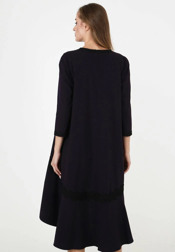 Madam-T Robe De Jour - Pflaume 3 Madam-T Robe De Jour - Pflaume – Image 3