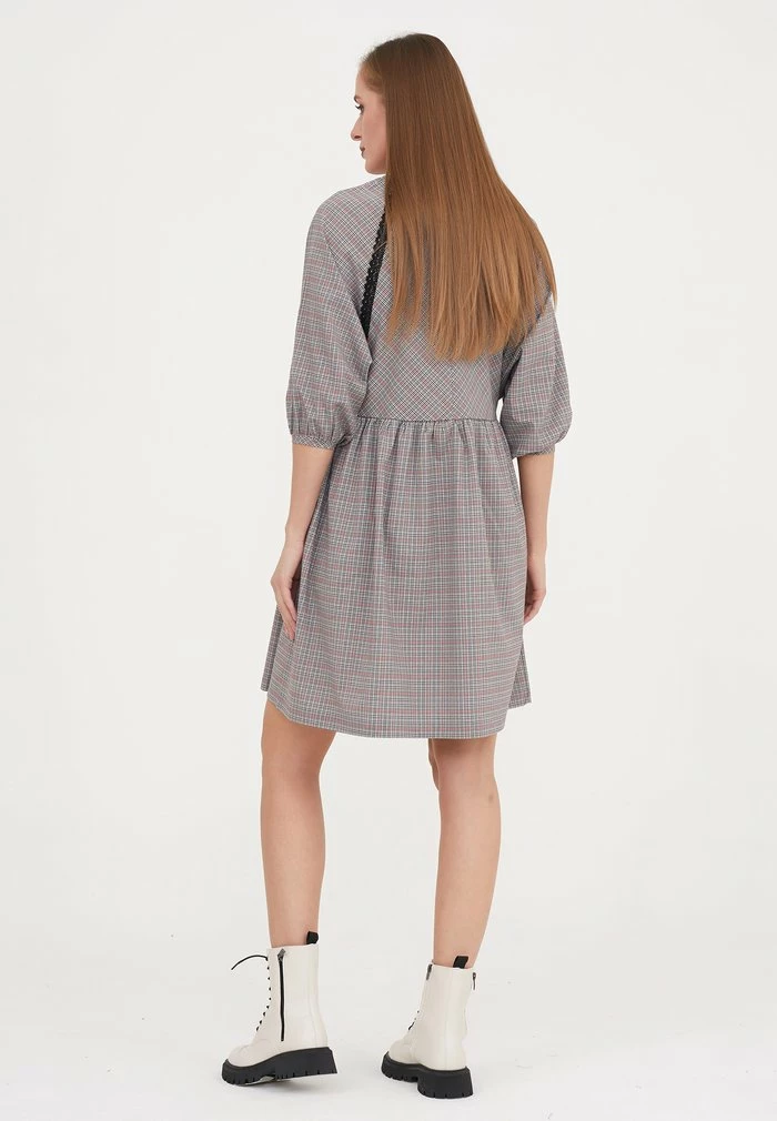 Madam-T ADAMASA - Robe De Jour - Grüner Vogel Rosa 3 Madam-T ADAMASA - Robe De Jour - Grüner Vogel Rosa – Image 3