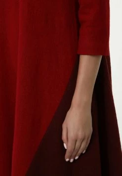 Madam-T Robe Pull - Rot Weinrot -Madam-T Soldes 2022 923c3479533547b298bf08aa391b4074