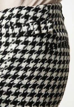 Madam-T Pantalon Classique - Weiß Schwarz -Madam-T Soldes 2022 97ef73d8cd3b4c6ea6be270564f01ea0