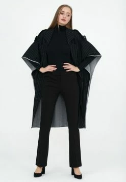 Madam-T IRIS - Cape - Black