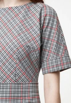 Madam-T Robe Fourreau - Grau Rot -Madam-T Soldes 2022 9bd478bbdbdd487eafa7012dab2d6565