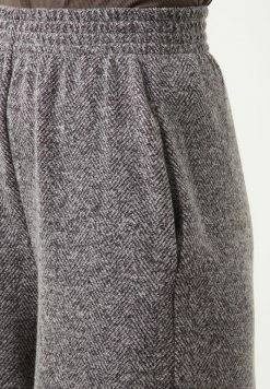 Madam-T NOVARA - Pantalon Classique - Schwarz/ Lila -Madam-T Soldes 2022 a3a4c0aeeffc4ce19bcb784ee830aa28