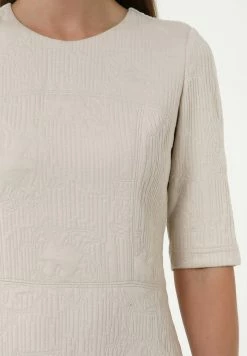 Madam-T Robe De Jour - Creme -Madam-T Soldes 2022 a8e52b15dbf7496e9d36fcb9bd9b183f