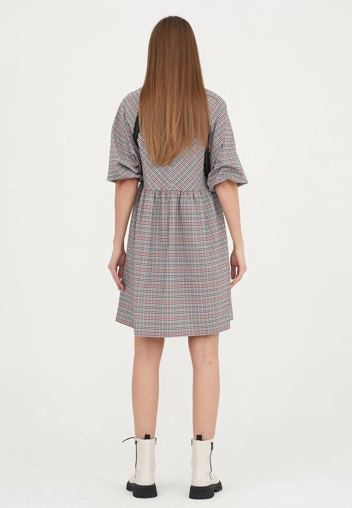 Madam-T ADAMASA - Robe De Jour - Grüner Zig Rot 3 Madam-T ADAMASA - Robe De Jour - Grüner Zig Rot – Image 3